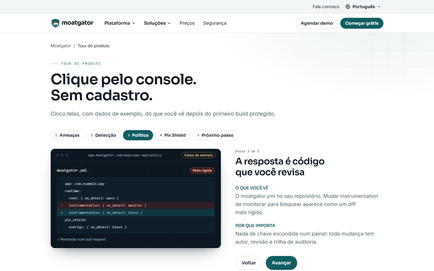 Tour do produto mostrando a política moatgator.yml com uma mudança mais rígida revisada num pull request